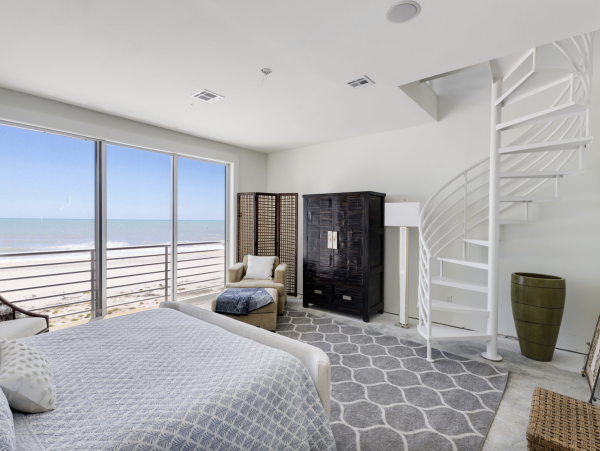 Beachfront Home on Sanibel Island – Ideal for Relaxation